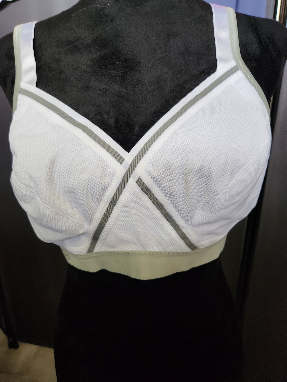 Anita White & Light Olive Wireless Sports Bra